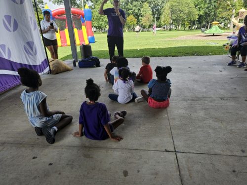 Journalist Lee Thomas entertaining children with vitiligo